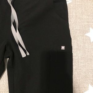 FIGS SCRUBS - SET OF 2